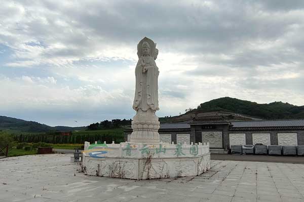 青云山墓园，依棋盘山而建，静享时光流转，致敬生命永恒